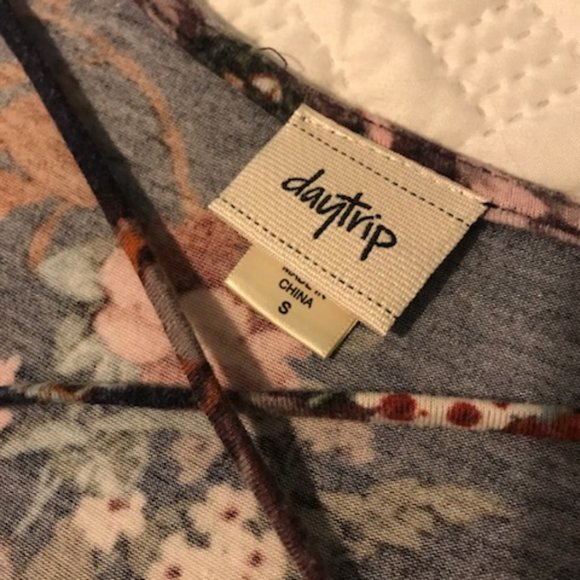 Daytrip SOFT Floral Top from Buckle - Picture 3 of 4